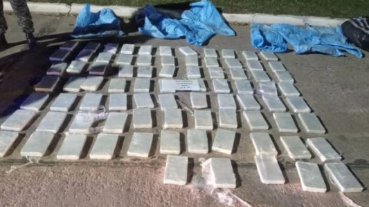 "Lluvia de cocaína": encontraron 200 kilos de droga en un campo de Santa Fe