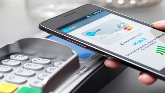 Bancos y billeteras virtuales podrán asociar todas las cuentas de una persona en sus apps