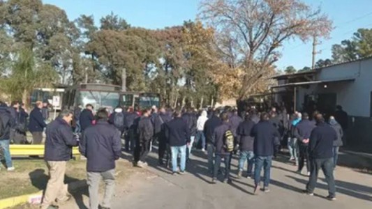 Violento asalto a un chofer en González Catán: paran seis líneas de colectivo