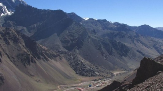 Un andinista murió en Mendoza cuando escalaba un cerro: cayó 400 metros por un precipicio