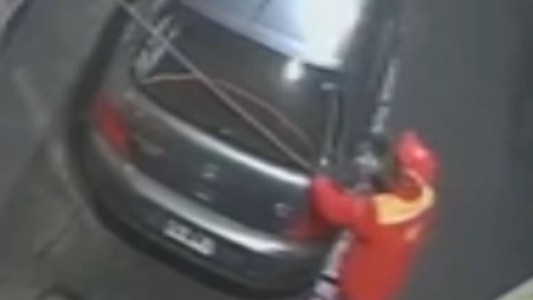 El ladrón más torpe: quiso robarle a un playero y se le cayó toda la plata - #REC