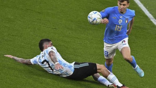 De Paul le dedicó la copa de la Finalissima a Tini Stoessel