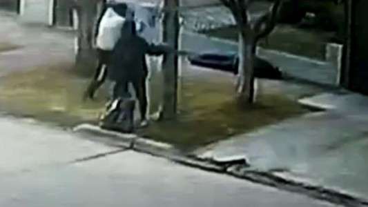 Un policía le disparó a motochorros que atacaban a una abuela con sus nietas