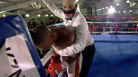 Boxeo: volteó a su rival, lanzó golpes a “un fantasma” y terminó en el hospital