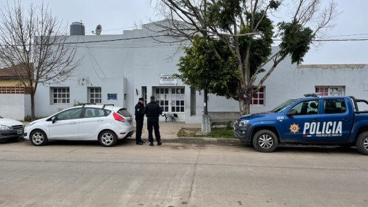 En una revuelta de presos quemaron con leche caliente a dos policías