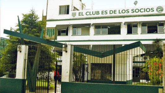 Banfield anuncia sanciones contra barras que agredieron a padre y su hijo de 4 años