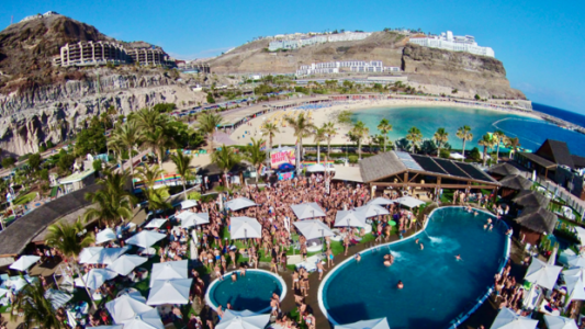 Se fue de vacaciones a Puerto Vallarta y estuvo en varias fiestas: le detectaron viruela del mono y se fugó del hospital