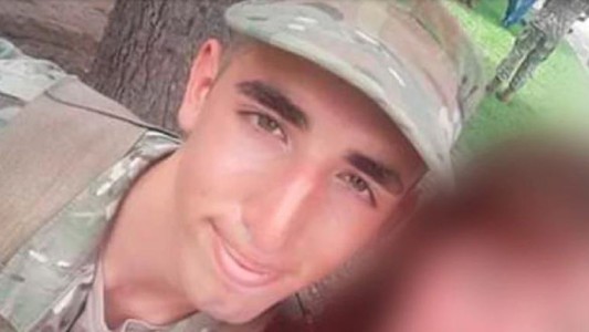 Cayó de un techo por perseguir a un ladrón: tienen que operarlo