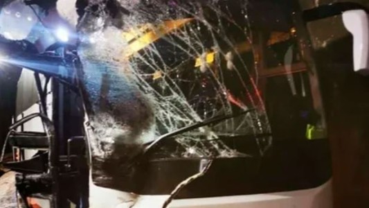 El micro que transportaba a la Selección de Bulgaria sufrió un brutal choque y un futbolista tuvo que ser operado de urgencia