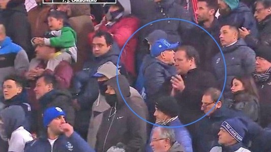 Diego Maradona volvió a "aparecer" en una tribuna y ya se convirtió en una leyenda viral