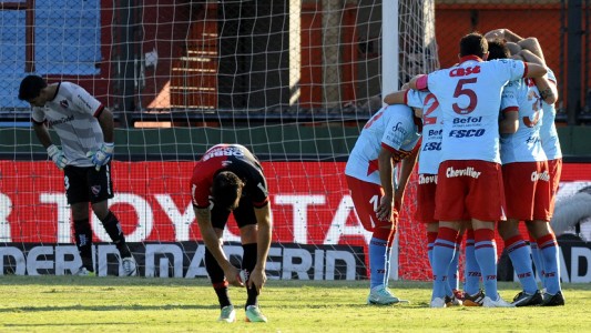 Arsenal goleó a Newell´s pero podría perder los puntos