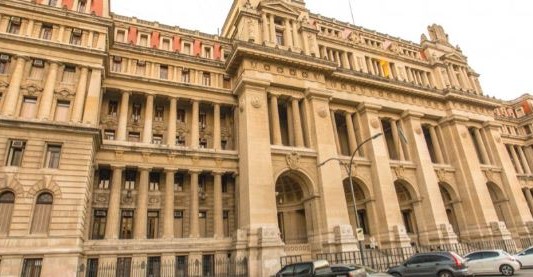 Tres años de prisión en suspenso para una madre y una abuela que forzaron a una adolescente a abortar