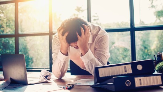 Indemnizarán a un ex gerente por estrés laboral