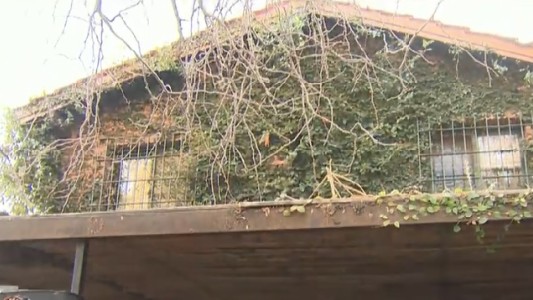 Quiso defender a su esposa en un robo: lo ahorcaron con un cable y lo tiraron a la pileta