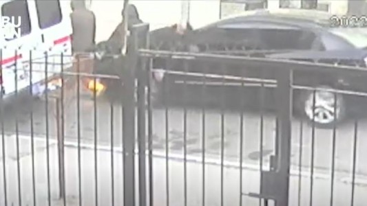 Video: Atropelló a una mujer y sus hijos, huyó y lo detuvieron