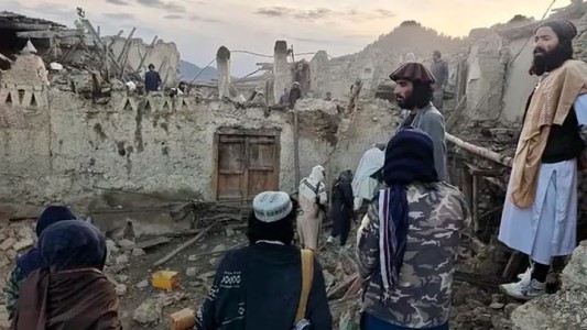 Mil muertos por un sismo que sacudió el este de Afganistán