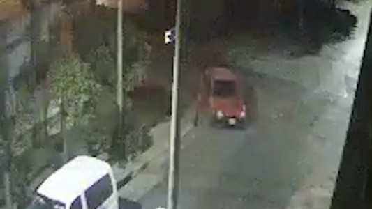 Robaron un auto y para escapar le tiraron a la policía con una ametralladora - #REC