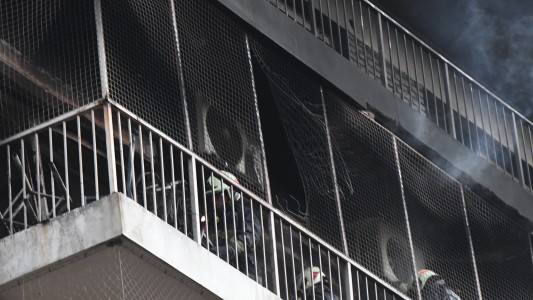 Combaten incendio en un departamento de Recoleta: cinco muertos y 18 heridos