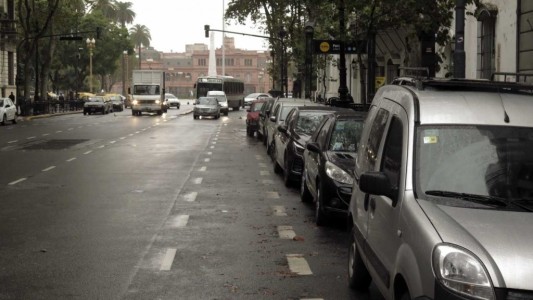 A partir de 2023 se podrá estacionar en ambos lados de las calles porteñas