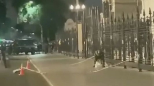 Video: detonaron un paquete sospechoso en la vereda del Congreso