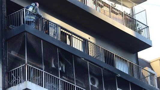 Incendio en Recoleta: el fuego se habría iniciado por la explosión de la batería de un monopatín