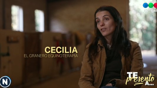 Te presento: la mamá que juega con caballos para tratar a su hija discapacitada