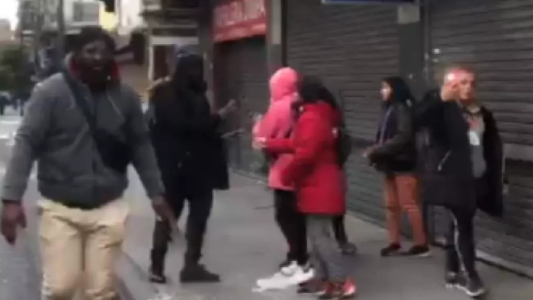 Batalla campal entre manteros de Once: tres aprehendidos