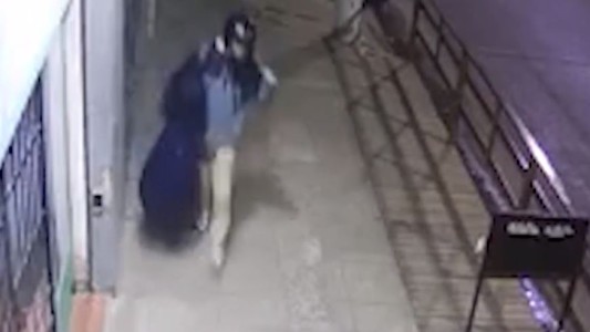 Motochorros asaltaron un negocio y se tirotearon con un policía - #REC