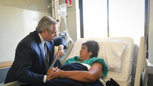 Alberto Fernández visita a Milagro Sala que sigue internada: denuncian hostigamiento policial