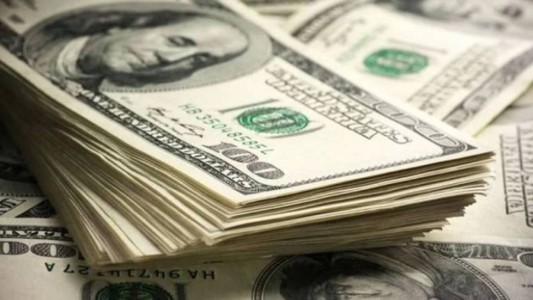 El dólar blue se mantuvo estable y cerró a $239