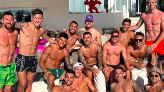 Video: el arriesgado clavado de Dibu Martínez y el susto de Messi