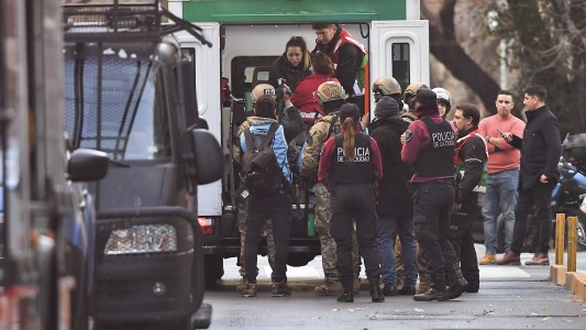 Tensión en Núñez: se entregó el hombre que se atrincheró con su hija en un edificio