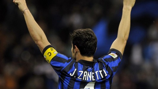 Zanetti fue homenajeado por el Inter de Italia con el retiro de la camiseta número 4