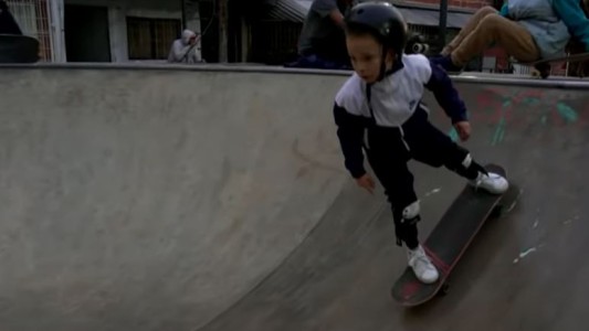 Amor al deporte: Bhil, el skater de 5 años que es furor en el Barrio 31
