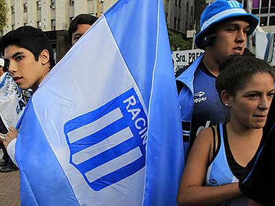 Hinchas de Racing agotaron las entradas para el partido ante Wanderers en Montevideo