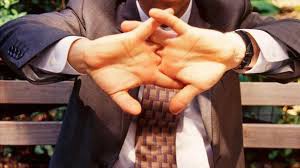 Un estudio revela el motivo por el cual crujen nuestros dedos