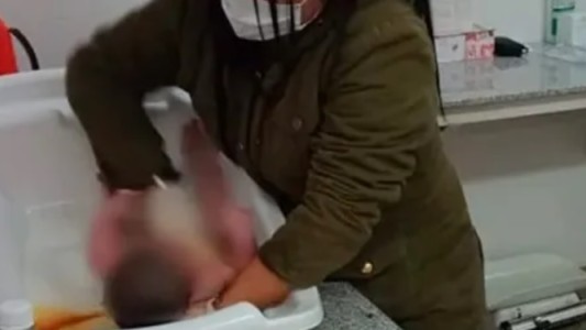 Rescataron a un recién nacido de un pozo ciego: detuvieron a su madre