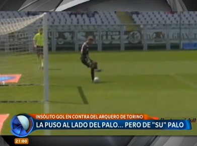 Insólito: la puso al lado del palo ... de "su" palo