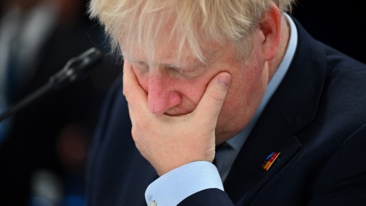 Boris Johnson resiste: su gobierno se desmorona tras la renuncia de 17 funcionarios