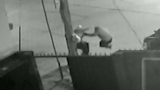 Un comisario retirado baleó a dos delincuentes que quisieron robarle en Berazategui