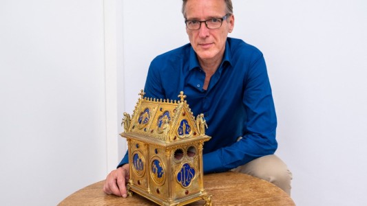 Detective asegura haber recuperado la reliquia de la "Preciosa Sangre de Cristo"