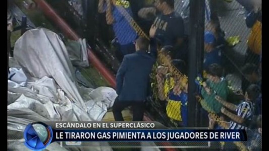 Según el reglamento, Boca perdería el partido y River iría a cuartos