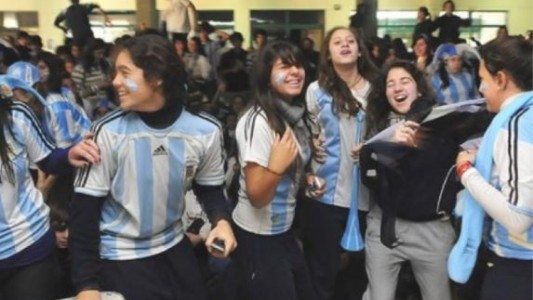Mundial: Educación fomentará que se transmitan en las escuelas los partidos de la Selección