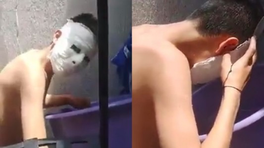 Para una tarea, un alumno fabricó una máscara de yeso y se le quedó pegada en la cara