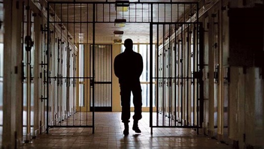 Exoneraron a 800 efectivos del Servicio Penitenciario Bonaerense y hay otros 5000 "sumarios en trámite"