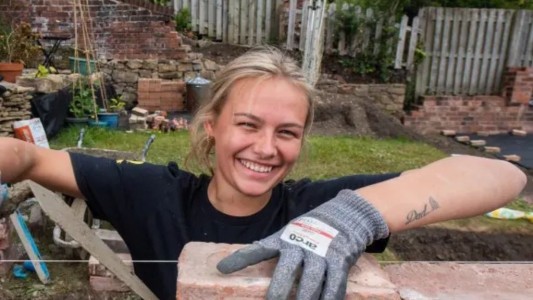 La joven modelo que dejó todo para ser albañil y se convirtió en tiktoker