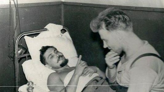 La historia del hombre que se operó su propio apéndice