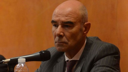 Gómez Centurion está internado en "coma farmacológico inducido"