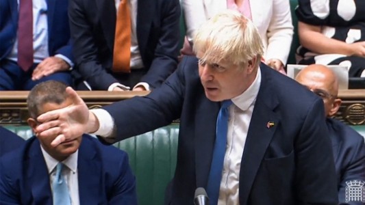 En castellano, y a lo Terminator, se despidió Boris Johnson: "¡Hasta la vista, baby!"