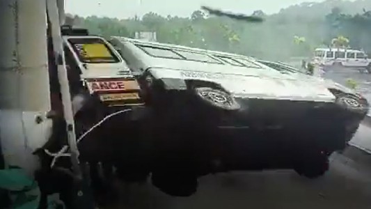 Trágico choque de una ambulancia contra un peaje en India: cuatro muertos